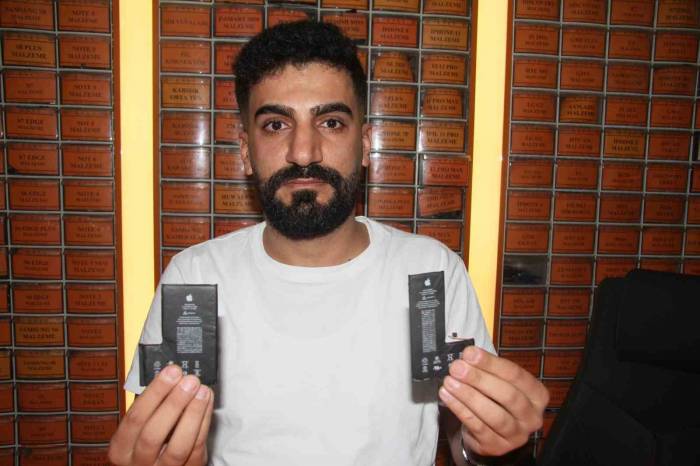 Telefon Tamircilerinin Sıcak Hava Mesaisi