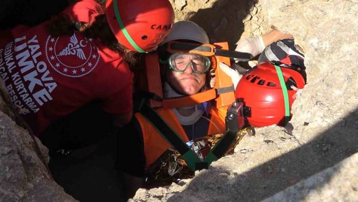 Yalova’da Enkaz Ve Trafik Kazası Temalı Tatbikatlar Gerçeğini Aratmadı