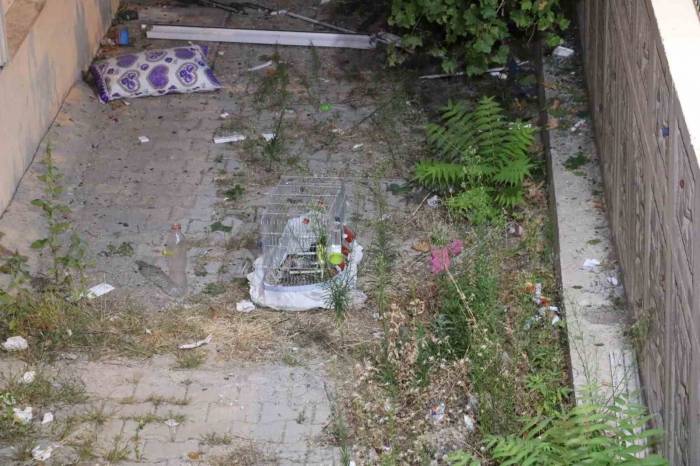 Afyonkarahisar’da Dairede Patlama Meydana Geldi, Mahalleli Korkudan Sokağa Döküldü