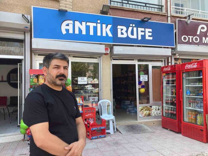 Eksik Mal Aldığını İddia Eden Esnaf, Gelen Malı Sokağa Döktü