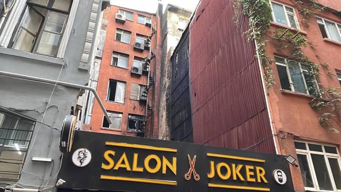 Beyoğlu’nda Otelin Dış Cephesi Alev Alev Yandı