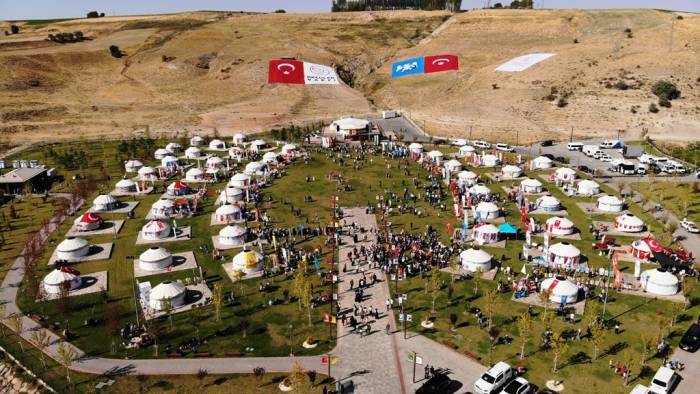 Ahlat’ı İki Günde 120 Bin Kişi Ziyaret Etti