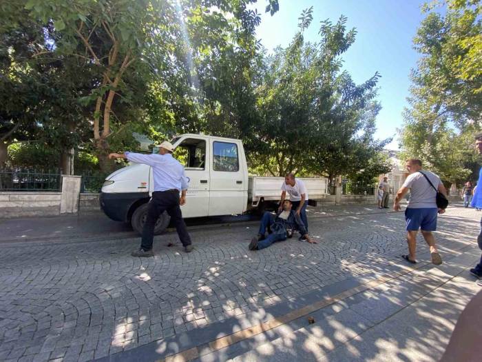 Budadığı Ağaçtan Düşen Belediye İşçisinin Ayağına Demir Saplandı