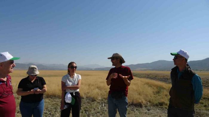 Prof. Dr. İskender Gülle; “ Burdur Gölüne Su Takviyesi Ancak Boru Sistemiyle Olur Aksi Takdirde Salınan Su Anında Buharlaşır Toprak 50 Derece"