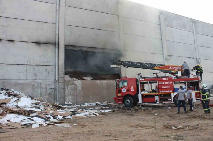 Biga’da Mobilya Fabrikasında Çıkan Yangın Söndürüldü