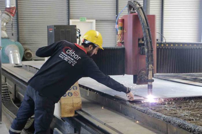 Diyarbakır’da Üretimi Yapılan Çelik Boru Birçok Ülkeye İhraç Edilecek