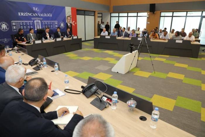 Vali Aydoğdu Mahalle Muhtarlarıyla Bir Araya Geldi