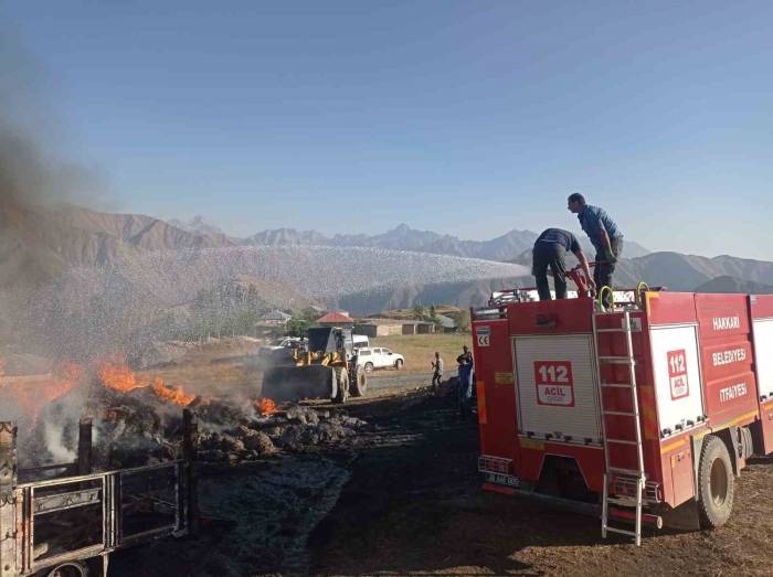 Hakkari’de 600 Bağ Ot Ve Kamyonet Yandı