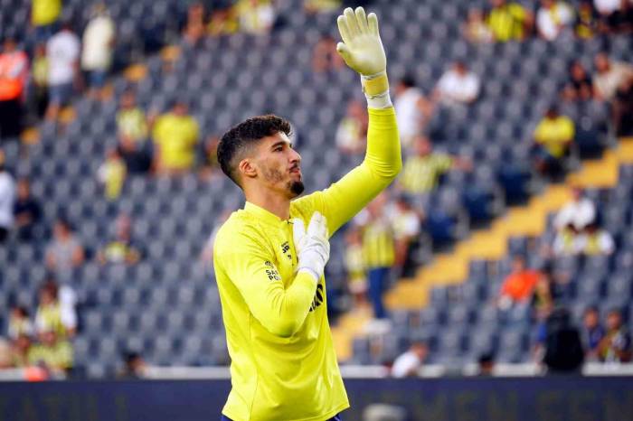 Altay Bayındır Fenerbahçe Taraftarına Veda Etti