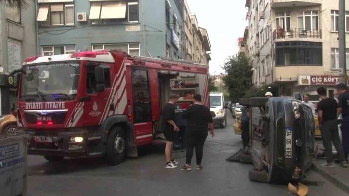 Kadıköy’de İki Araç Böyle Çarpıştı: 1 Yaralı