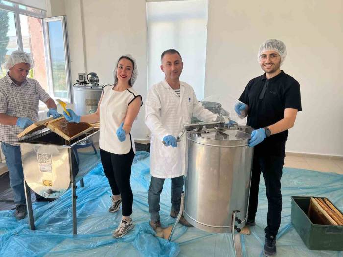 Kayü Yeşilhisar Meslek Yüksekokulunda Bal Hasadı Yapıldı