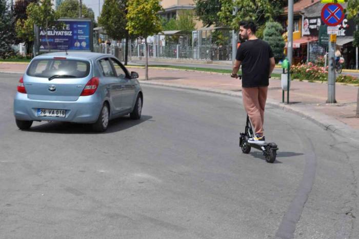 Elektrikli Scooterlar Geçtiğimiz Yıl Bin 840 Adet Kazaya Karıştı