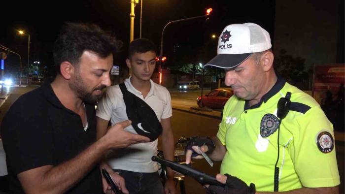 Motosiklet Sürücülerine Sıkı Denetim: "Kask Siparişi Verdim" Bahanesi Cezadan Kurtaramadı