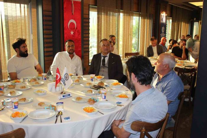 "Türkiye Kanatlı Et Üretiminde Kendi Kendine Yeten Bir Ülke"