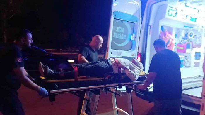 Kocaeli’de Otomobil Bariyerlere Çarptı, Belediye Başkan Yardımcısı Yaşar Ölümden Döndü
