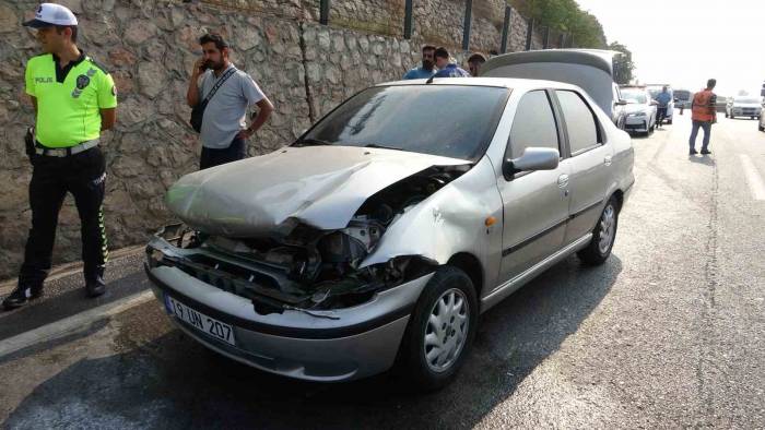 Tıra Çarpan Otomobilden Dumanlar Yükseldi: 1 Yaralı