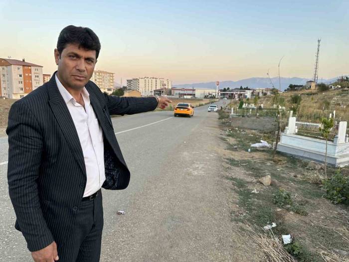 Yüksekova’da Mezarlıkta Yer Kalmadı, Mezarlar Yola Taştı