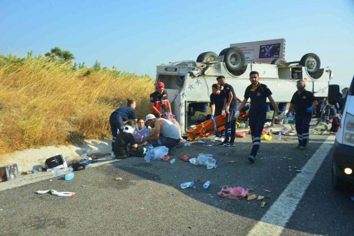 Soma’da İşçi Servisi İle Otomobil Çarpıştı: 1’i Ağır 30 Yaralı