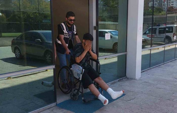 Uyuşturucu Şüphelisi Polisten Kaçarken Ayakları Kırıldı, Tekerlekli Sandalye İle Cezaevine Gönderildi