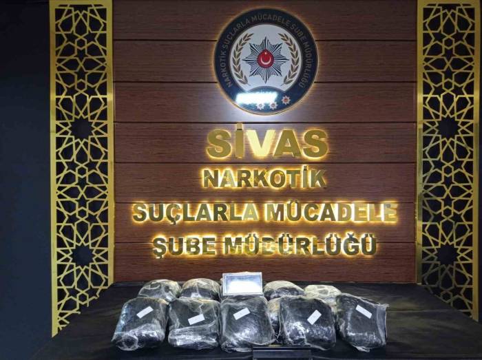 Valizden 10 Kilogram Uyuşturucu Çıktı