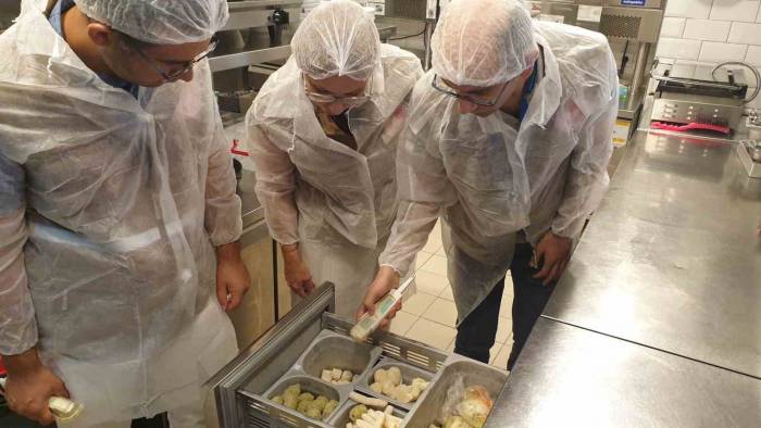 Manisa’daki Toplu Tüketim Yerlerinde Denetimler Artırıldı
