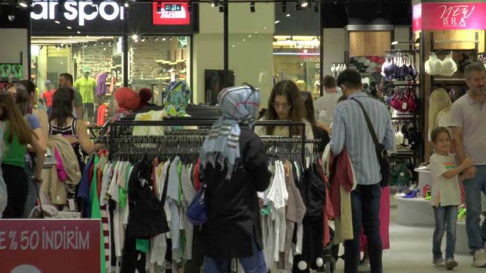 Kumsmall’un Konsept Mağazasına Vatandaşlar Akın Etti