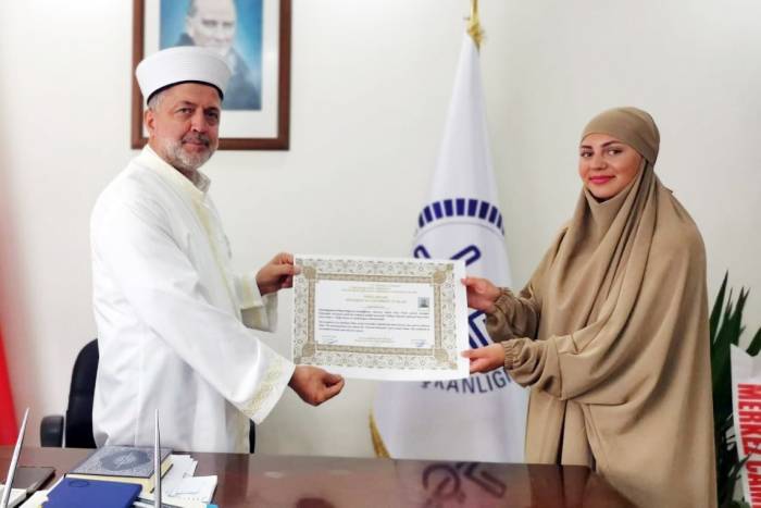 Sakarya’ya Gelen Alman Kadın Müslüman Oldu