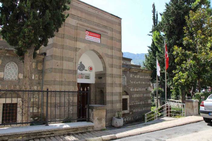 Amasya’da Kur’an Kursunda 20 Öğrenciye Pide Dayağı: Valilik Soruşturma Başlattı