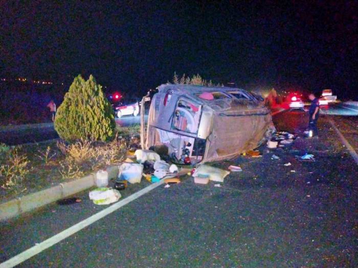 Otomobilin Çarptığı Ticari Araç Takla Atarak Karşı Şeride Geçti: 4 Yaralı