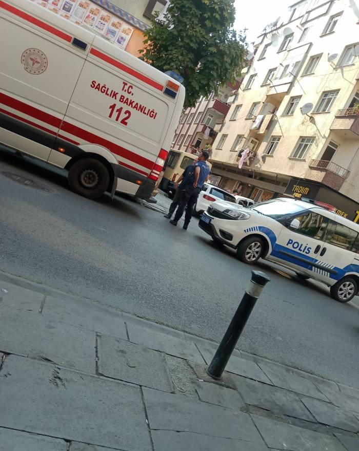 Bahçelievler’de Kamyonet Karşıya Geçmeye Çalışan Çocuğa Çarptı