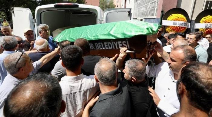 Balkondayken Maganda Kurşunuyla Hayatını Kaybeden Adama Acı Veda