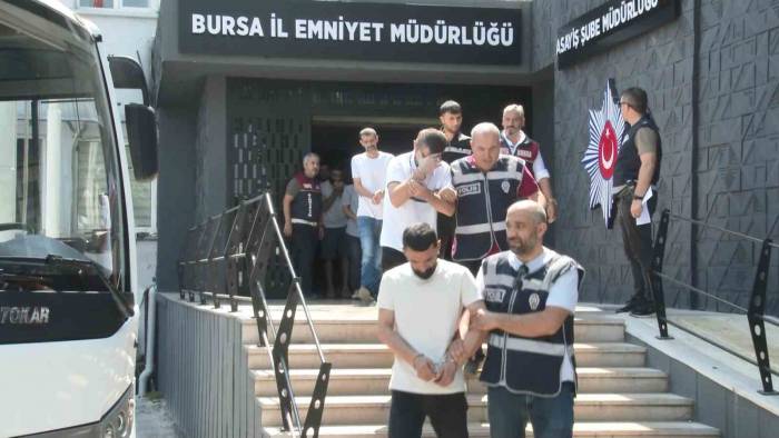 Bursa’da Aranan Şahıslara Şafak Operasyonu