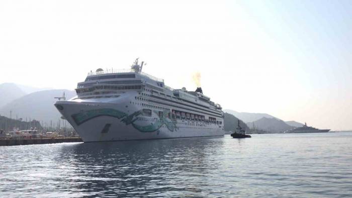 Dev Yolcu Gemisi Marmaris Limanı’na Demir Attı