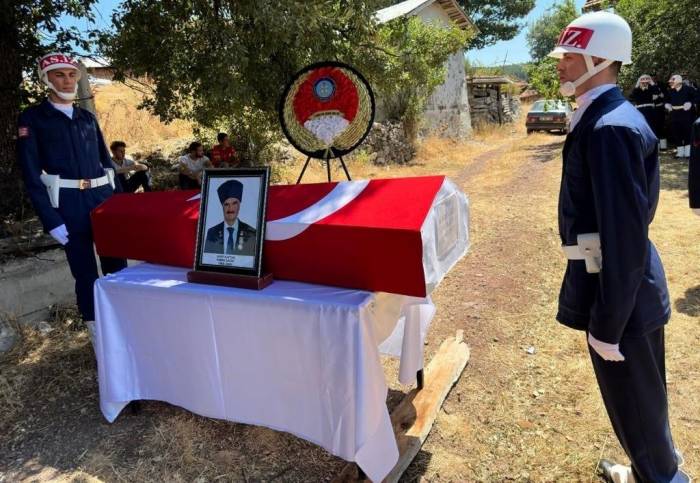 Domaniç’te Vefat Eden Kıbrıs Gazisi Şerif Kaptan Toprağa Verildi