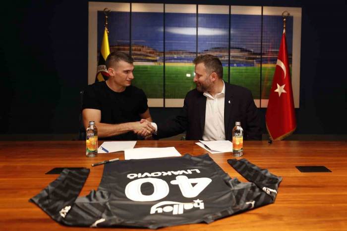 Fenerbahçe, Livakovic İle 5 Yılık Sözleşme İmzaladı