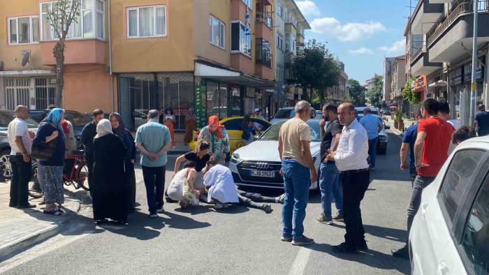 Düzce’de Otomobil İle Çarpışan Motosikletteki Kurye Yaralandı