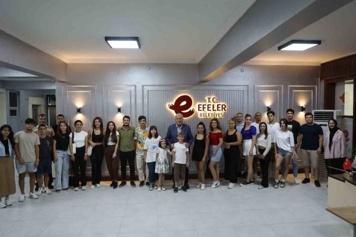 Kitap Kafelerde Çalışarak Hayallerine Ulaştılar