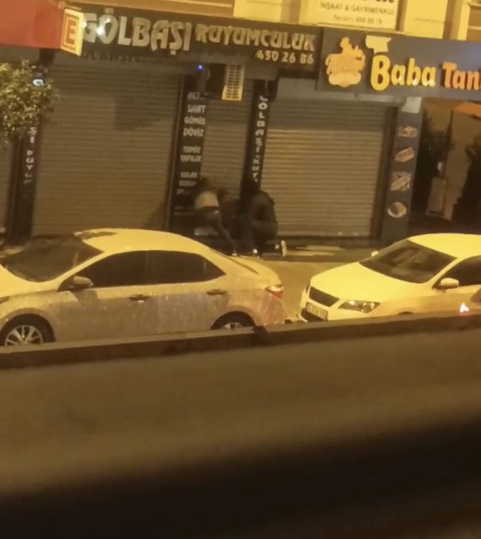 Çuvalla Gelip Girdikleri Kuyumcu Dükkanından Kilolarca Altın Çalan Hırsızlar Kamerada