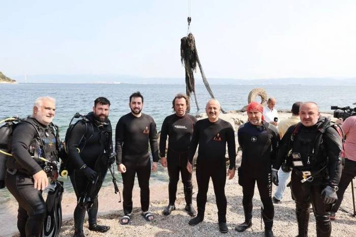 Körfez’den 22 Bin Metrekare Hayalet Ağ Çıkarıldı