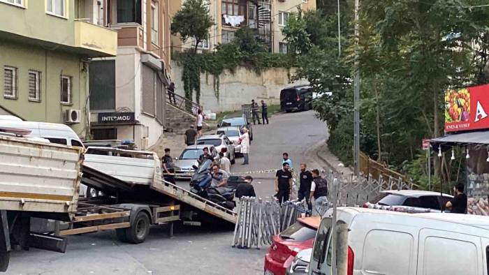 Kağıthane’de 2 Polisin Yaralandığı 1 Saldırganın Öldüğü Uyuşturucu Operasyonundaki Sokakta İncelemeler Devam Ediyor