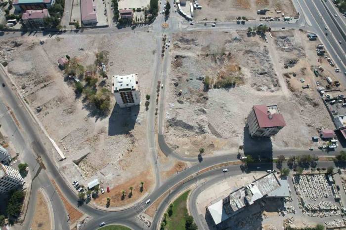 Depremin Simgesi Ebrar Sitesi’nde Enkaz Kalmadı