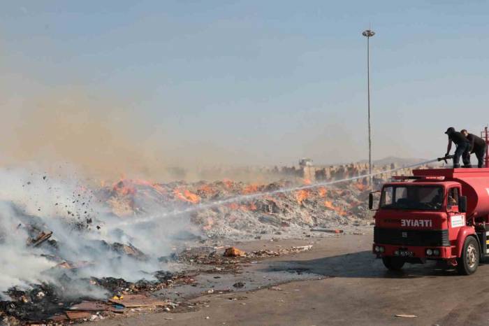 Kağıt Fabrikasında Çıkan Yangında 30 Bin Ton Atık Kağıdın Kül Olduğu Öğrenildi