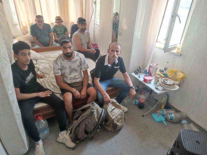 Kapalı Otelden 16 Düzensiz Göçmen Çıktı, İşletmeci Tutuklandı