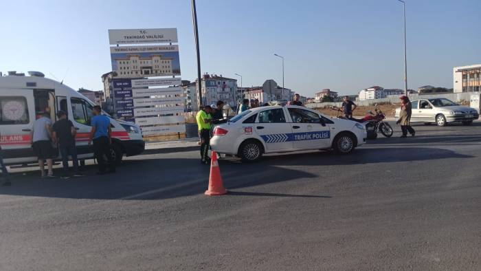 Motosiklet Dönüş Yapan Otomobile Çarptı: 1 Yaralı