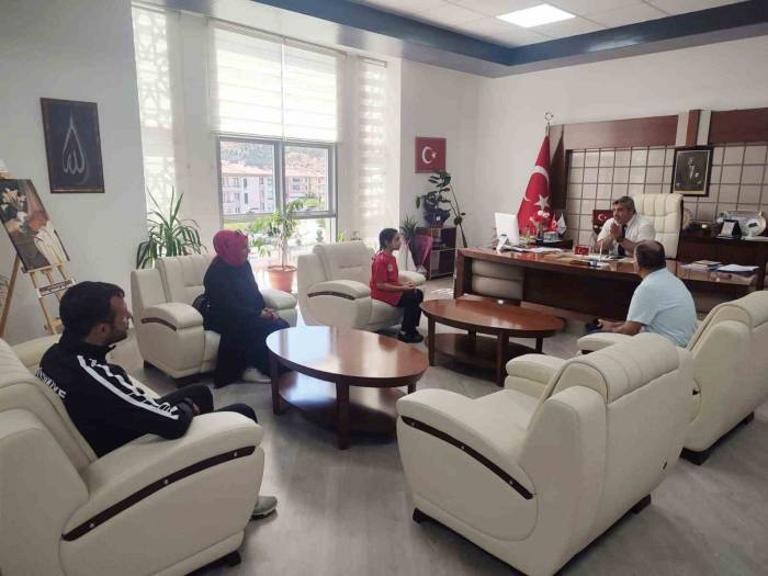 Milli Takım Sporcusu Yılmaz’dan Müdür Sünnetci’ye Ziyaret