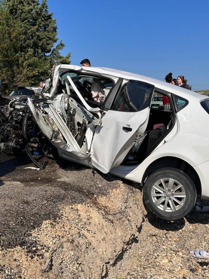 2 Otomobil Kafa Kafaya Çarpıştı: 1 Uzman Çavuş Ölü, 7 Yaralı