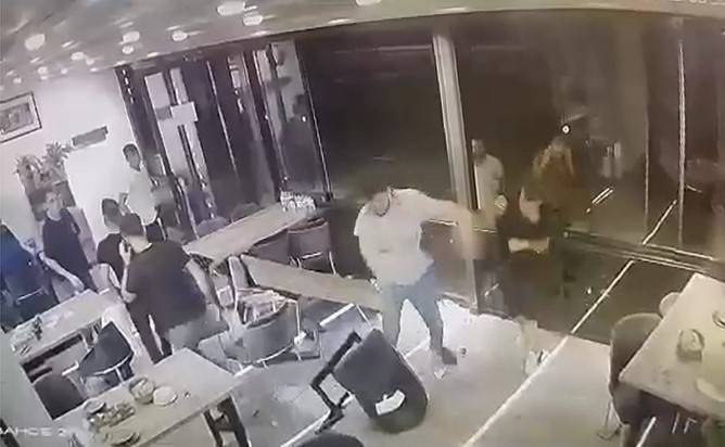 Çorbacıda Yumruklar, Masalar, Sandalyeler Havada Uçuştu