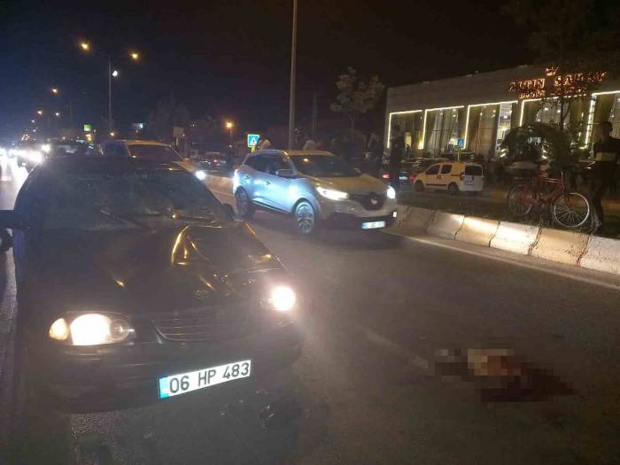Düğünden Çıkıp Yolun Karşısına Geçmek İsteyen Çifte Otomobil Çarptı: 1 Ölü, 1 Yaralı