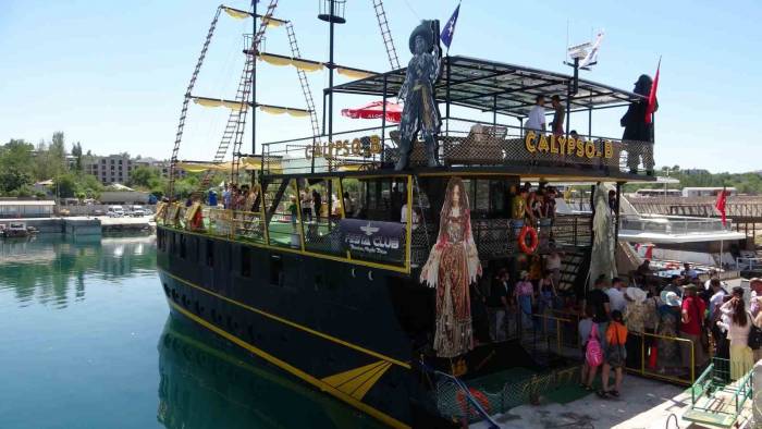 Van’ın İlk Ve Tek Eğlence Gemisi Calypso Van Gölü Sularına İndi