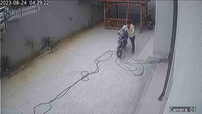 Şafak Vakti Motosiklet Hırsızlığı Kamerada